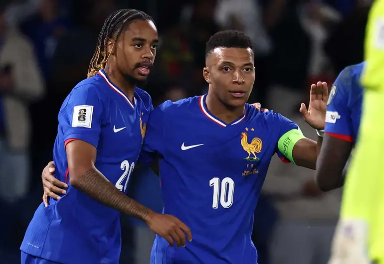 Mbappé rescata la victoria de Francia ante Islandia