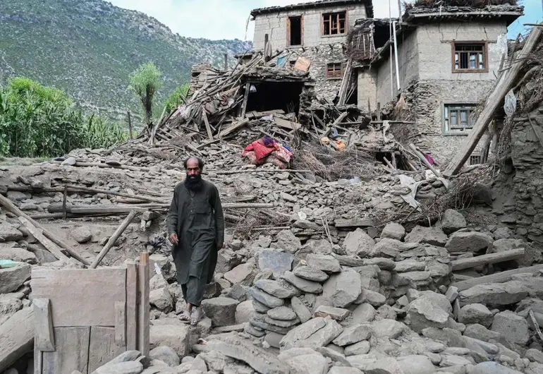 Suman mil 400 mu3rtos por el terremoto en Afganistán