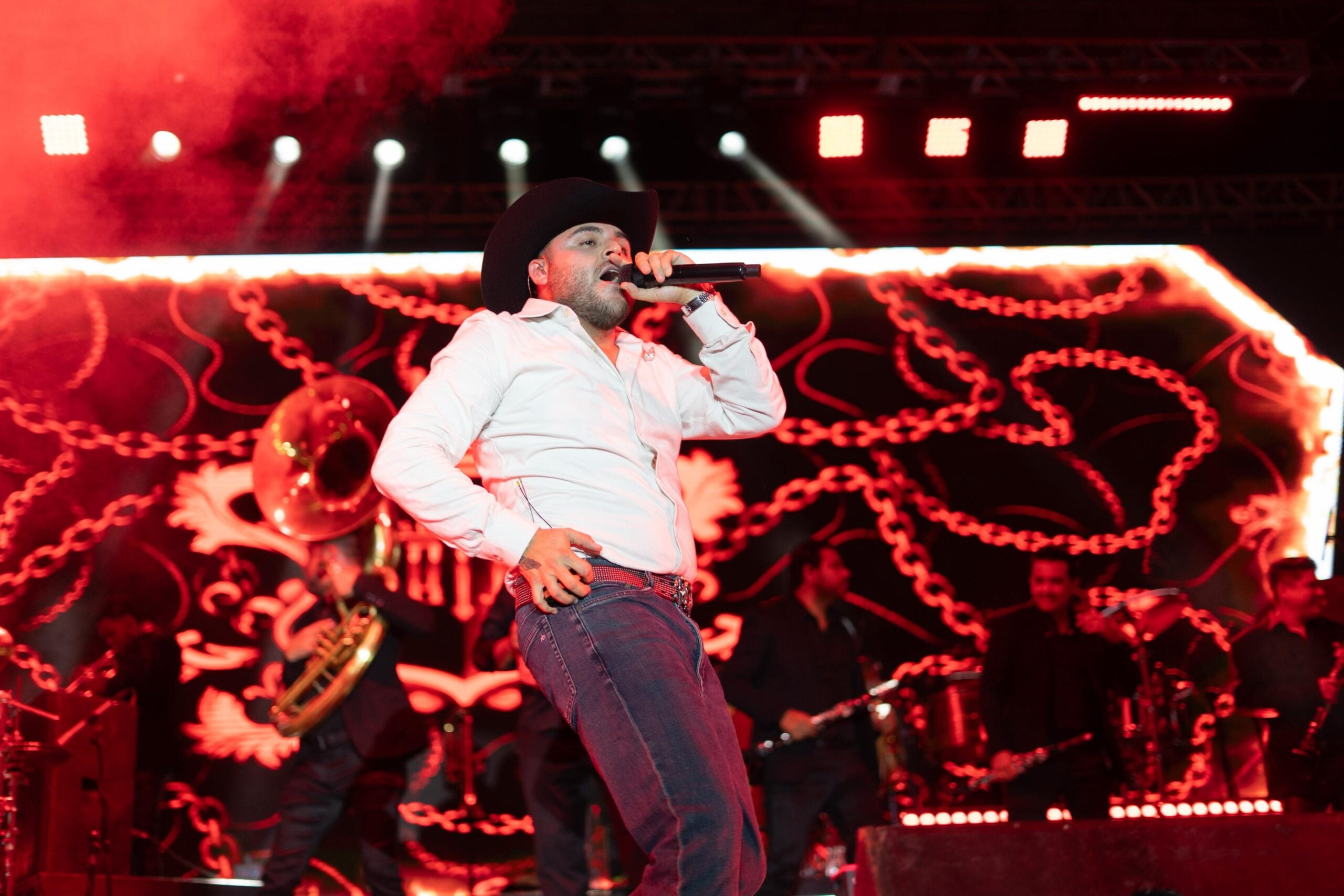 Conquista Gerardo Ortiz en Feriexpo Sabinas 2025