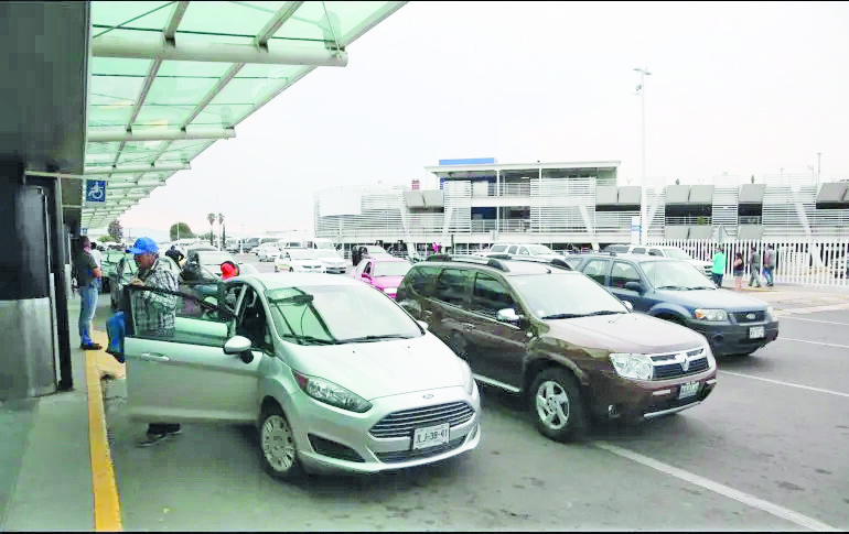 Niega SICT que Uber pueda operar en aeropuertos