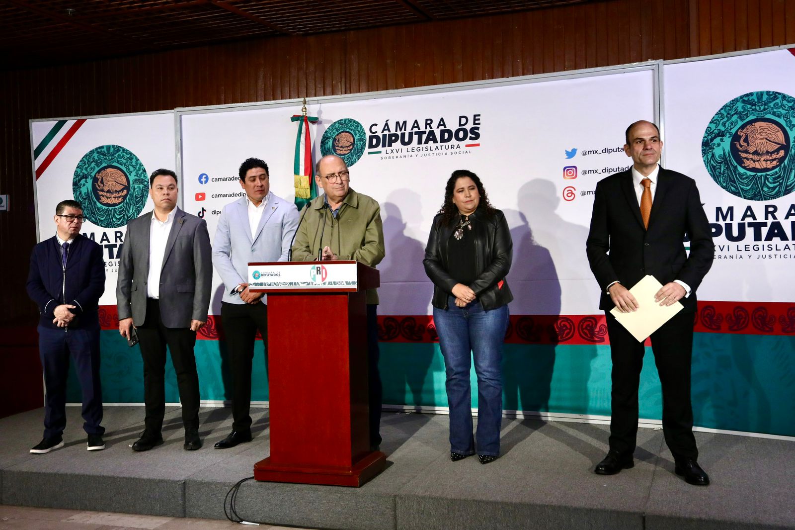 Morena actúa de forma «perversa» al meter deuda y programas sociales