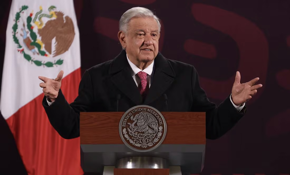 Ordena Tribunal revisar ataques de AMLO en mañanera contra activista