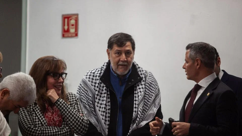 Noroña rentó un avión extranjero; ley lo prohíbe