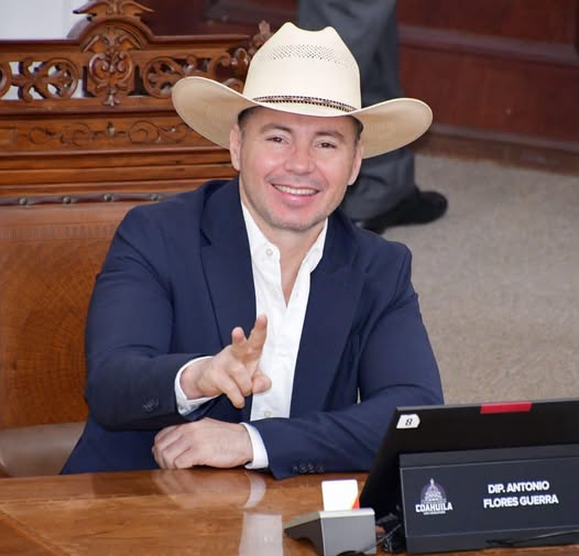 Se ampara Tony Flores contra orden de captura