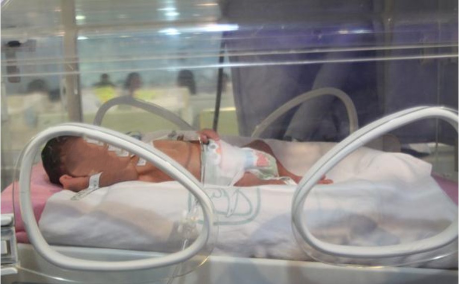 Abandona joven a bebé recién nacido