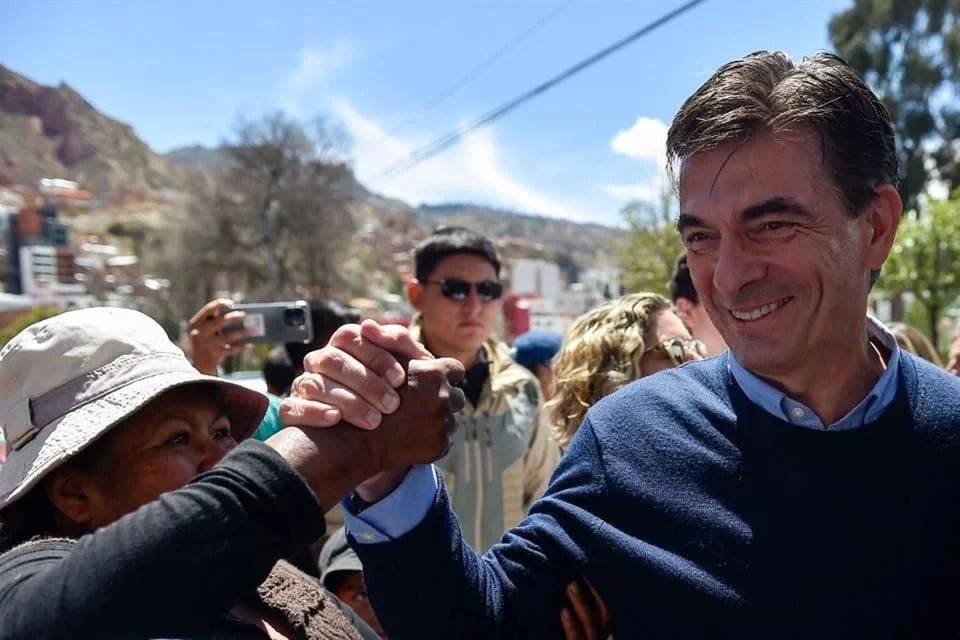 Gana centroderechista segunda vuelta presidencial de Bolivia