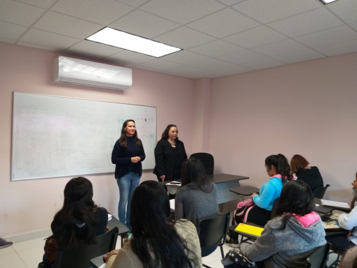 Fortalecen becas para mujeres