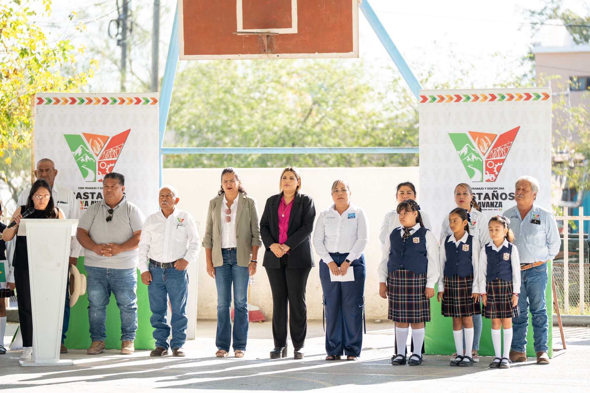 Convive Yesica con alumnos de primaria