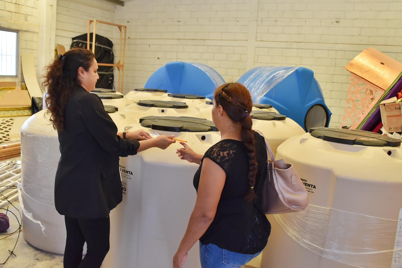 ENTREGAN TINACOS SUBSIDIADOS A FAMILIAS DE CUATRO CIÉNEGAS
