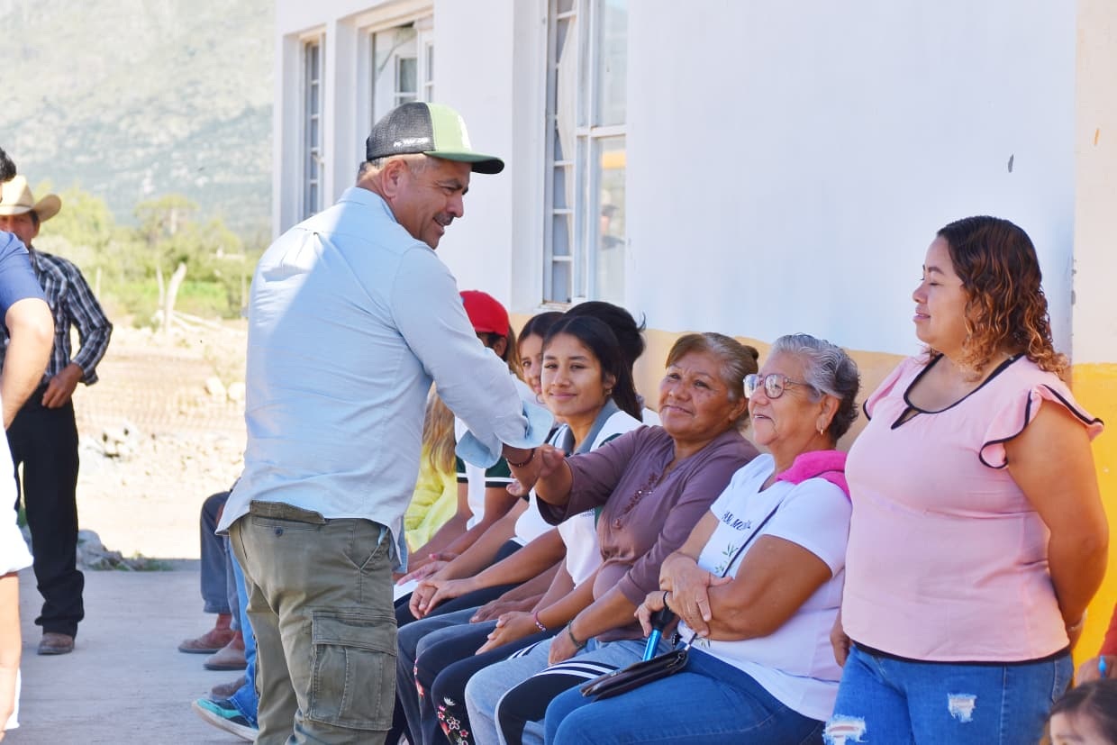 Inicia construcción de salón en ejido de 4 C