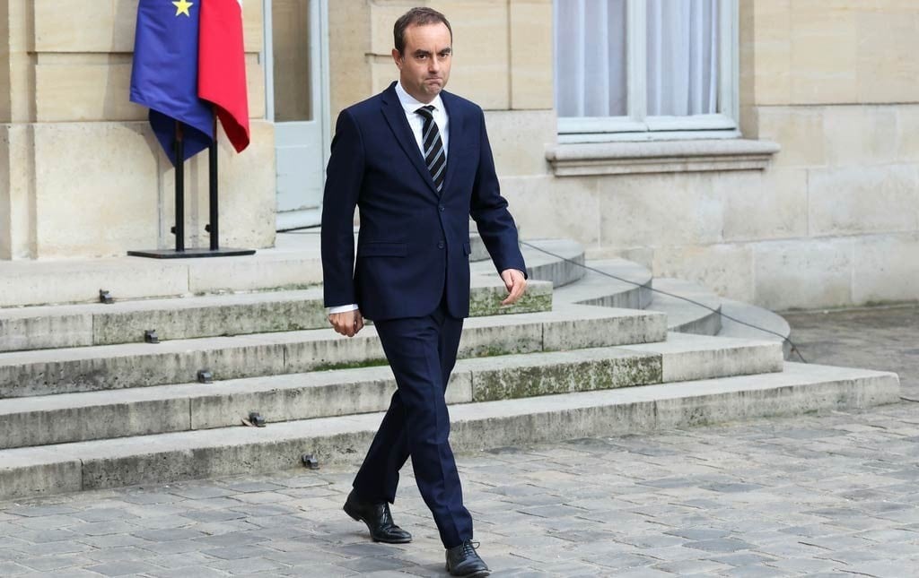 Renuncia el primer ministro de Francia
