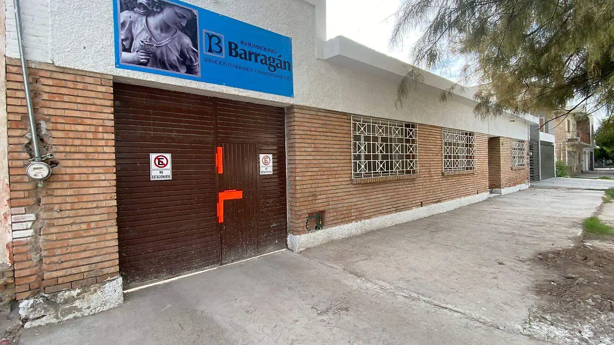 Clausuran funeraria tras reportes de olores fétidos