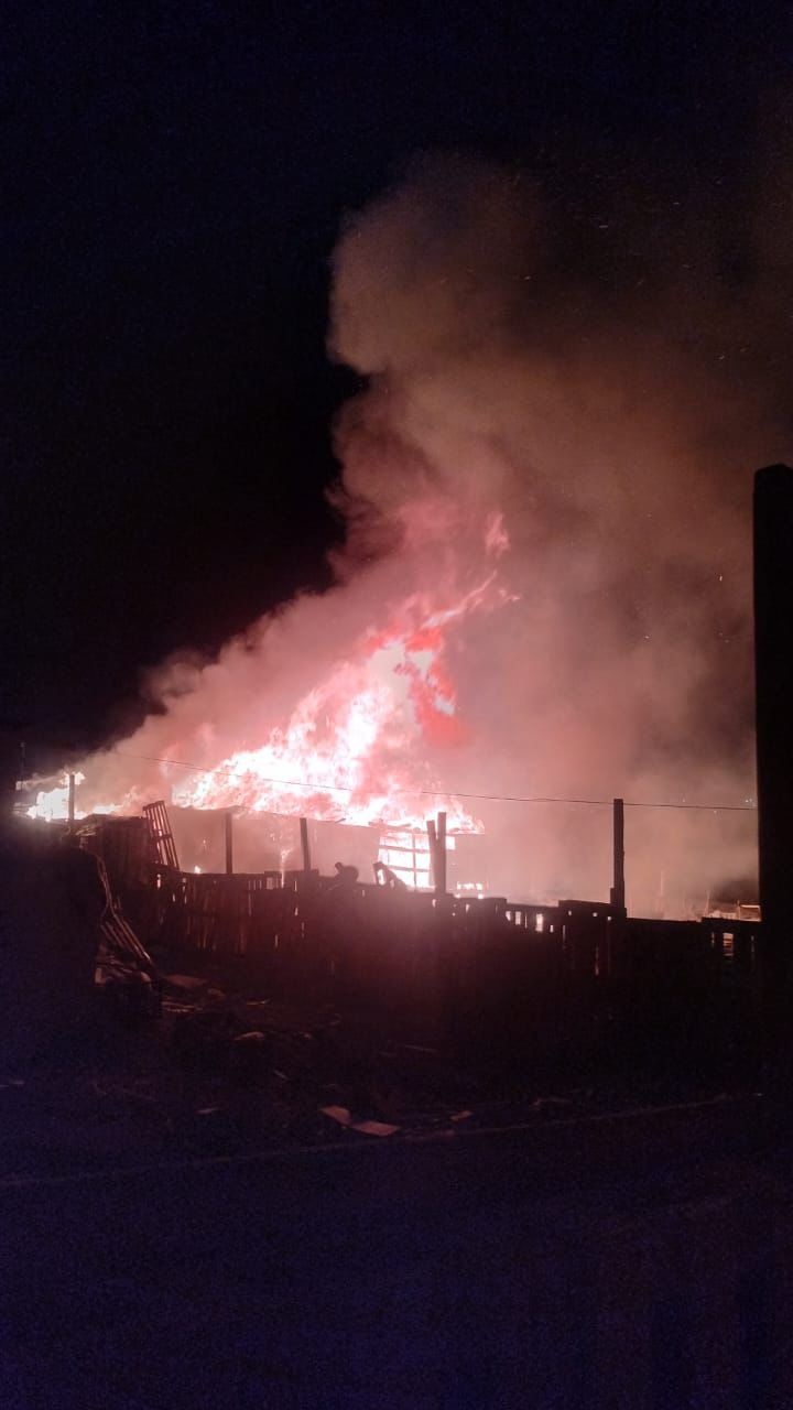 Incendio arrasa con un tejaban
