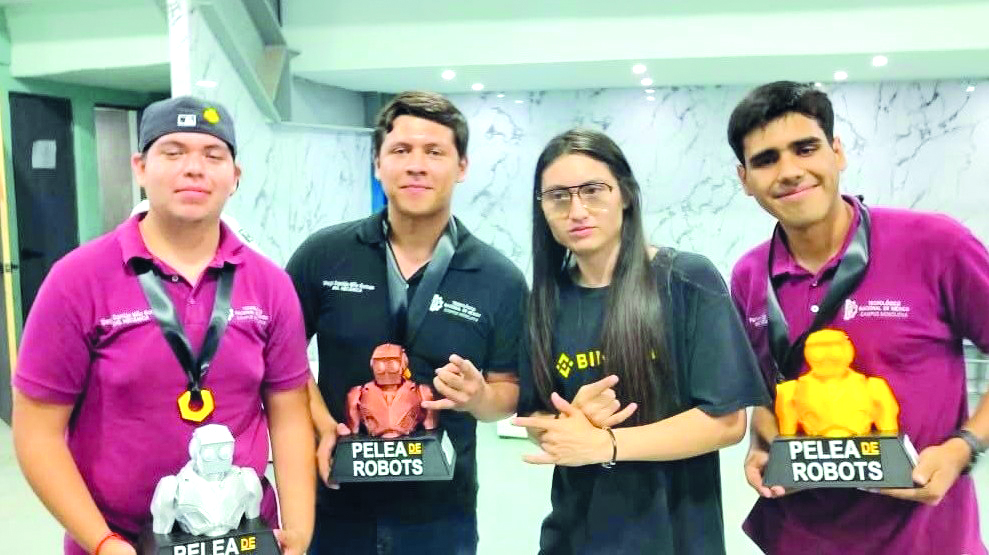 Triunfan alumnos del Tec en el estatal de robótica