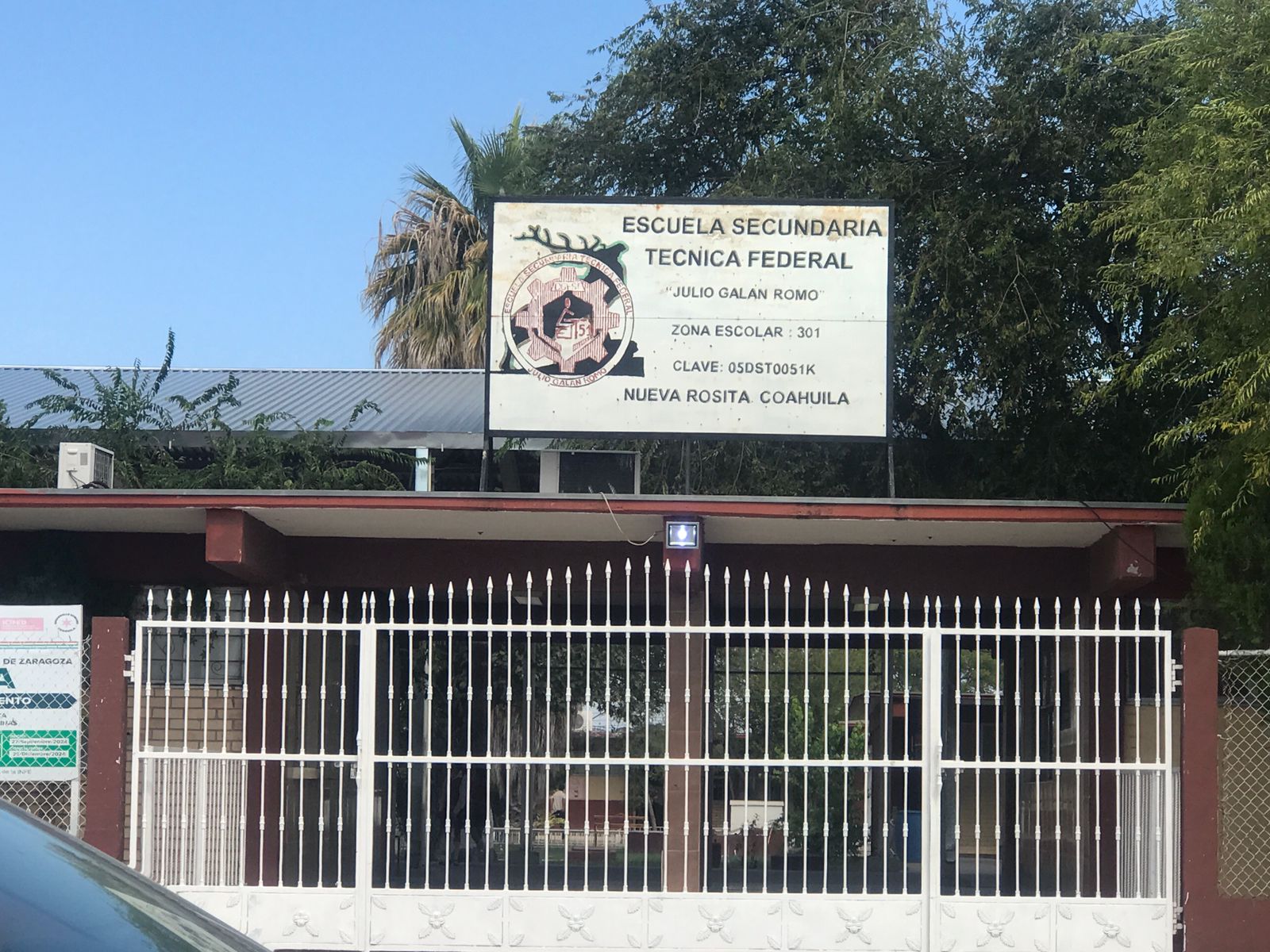 Suspenden a 2 alumnos tras pelea en secundaria