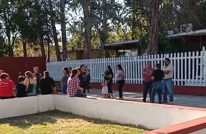Acusan a profesor por presunto abuso