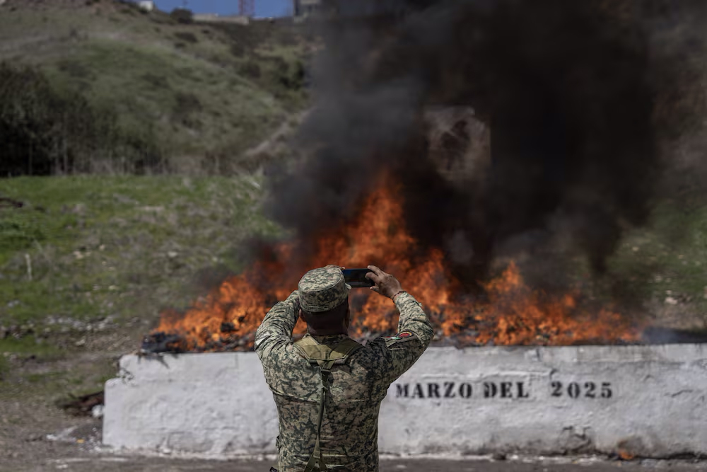 Incineran leche en polvo por cocaína