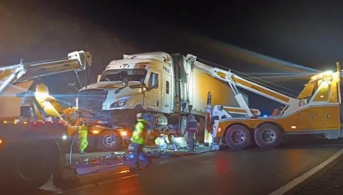 Tráiler sin frenos provoca choque en ‘Los Chorros’