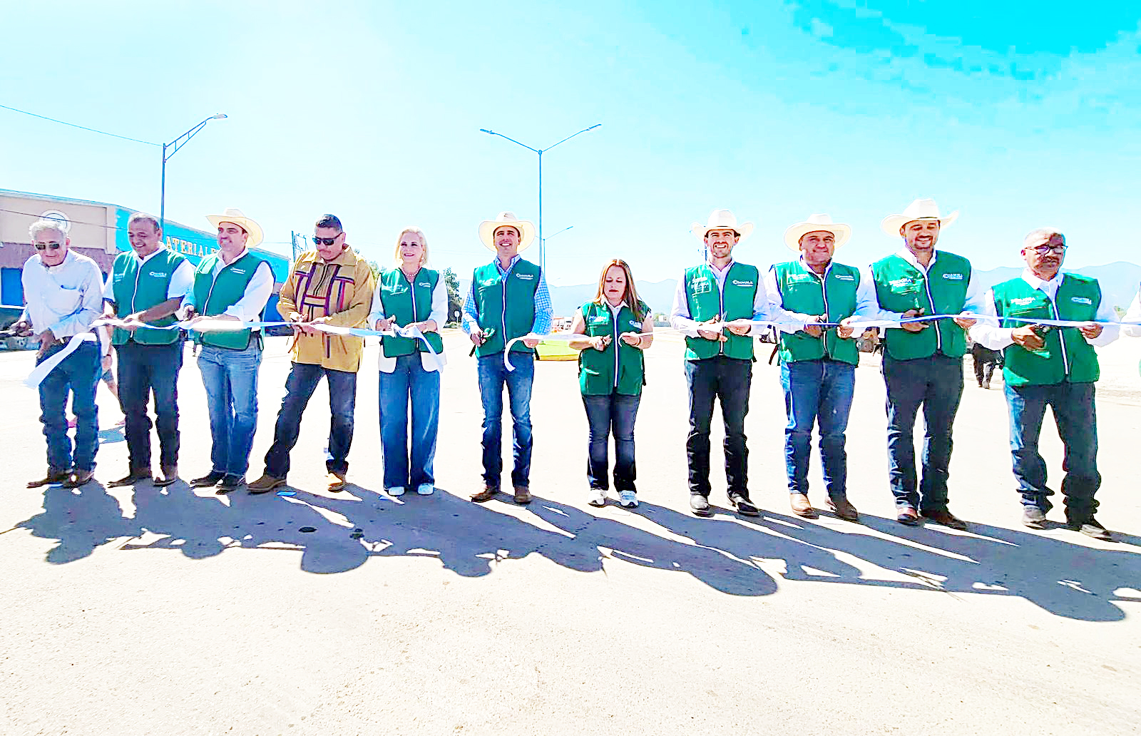 Entrega Manolo más obras de infraestructura a Múzquiz