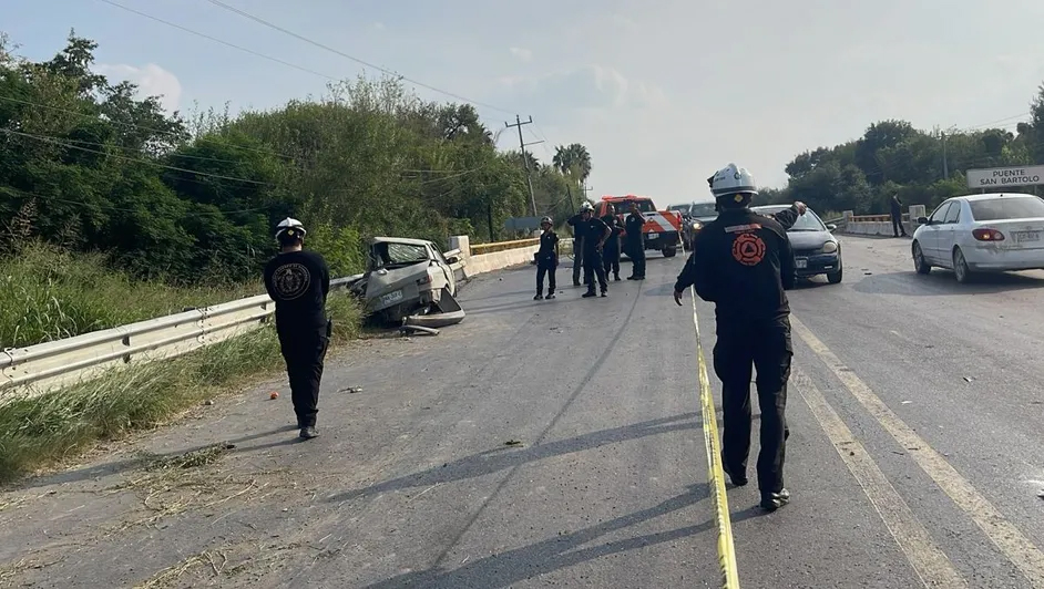 Deja 3 muertos choque en carretera Cadereyta-Allende