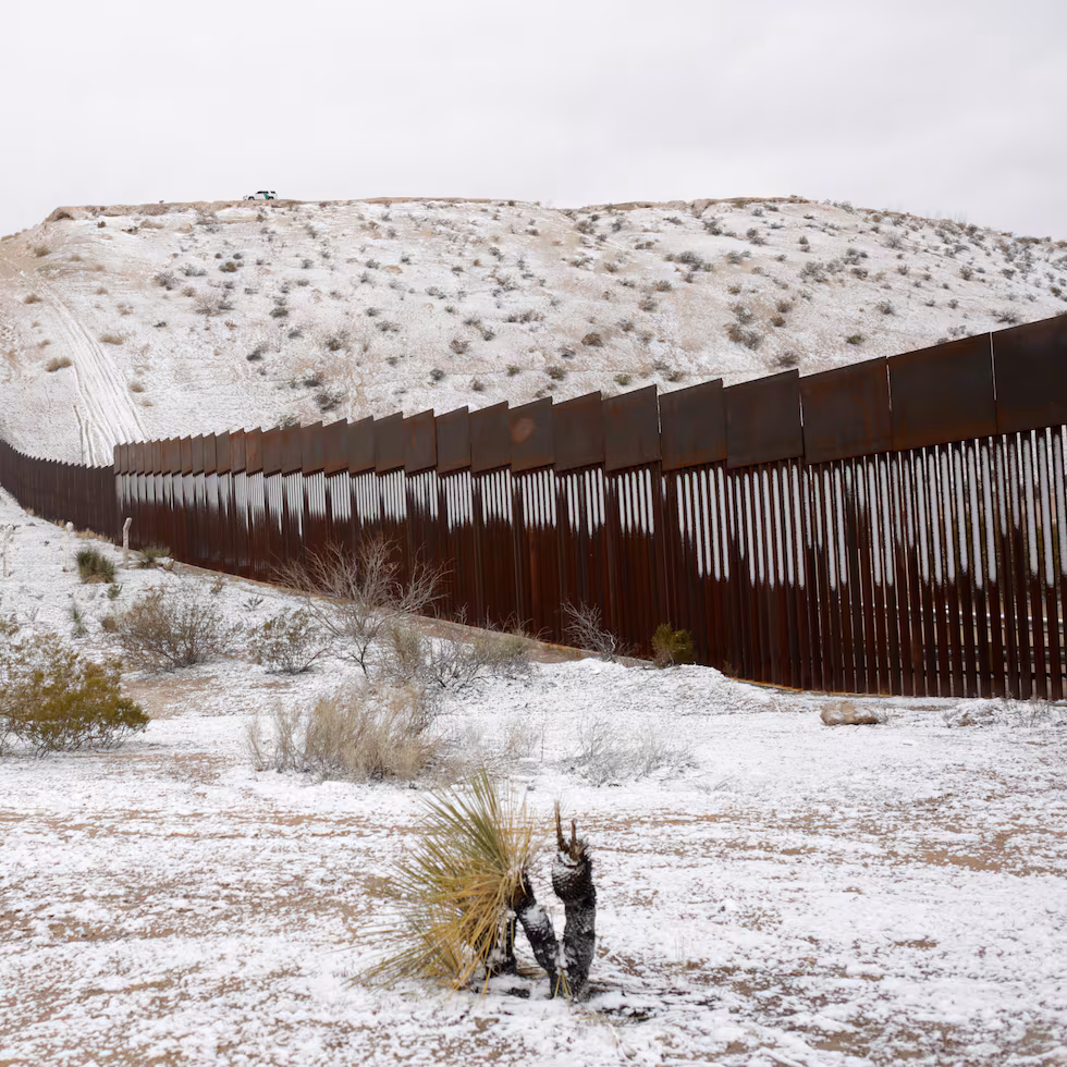 Construirá EU 169 km de muro y barrera acuática