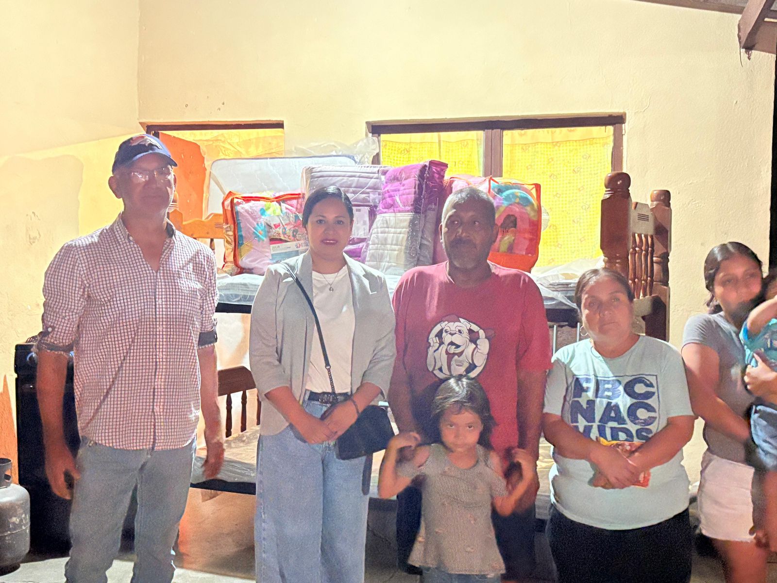 Apoya Laura a familia afectada por incendio