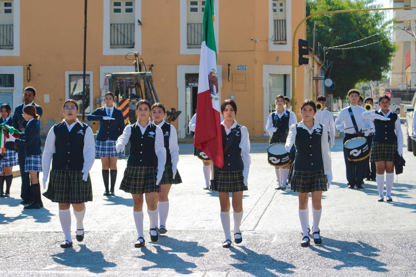 Encabeza alcaldesa acto cívico del Día de la Raza