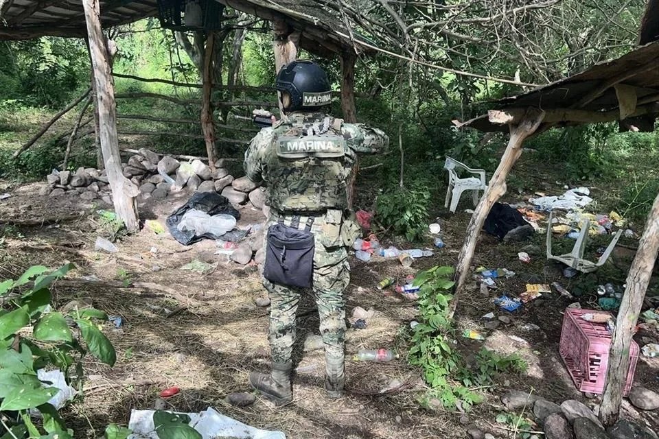 Localiza Marina 3 narcocampamentos y explosivo en Sinaloa
