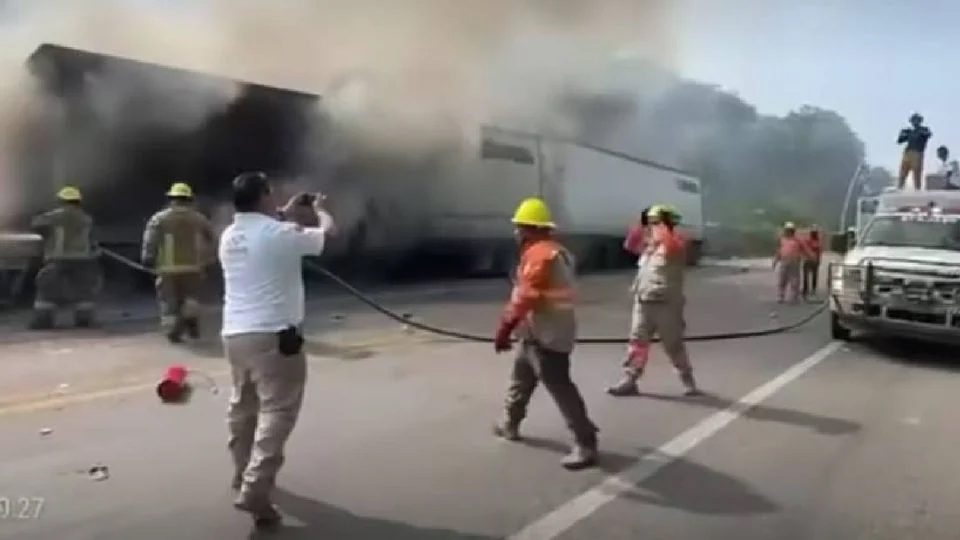 Arman narcobloqueos en carreteras de Chiapas