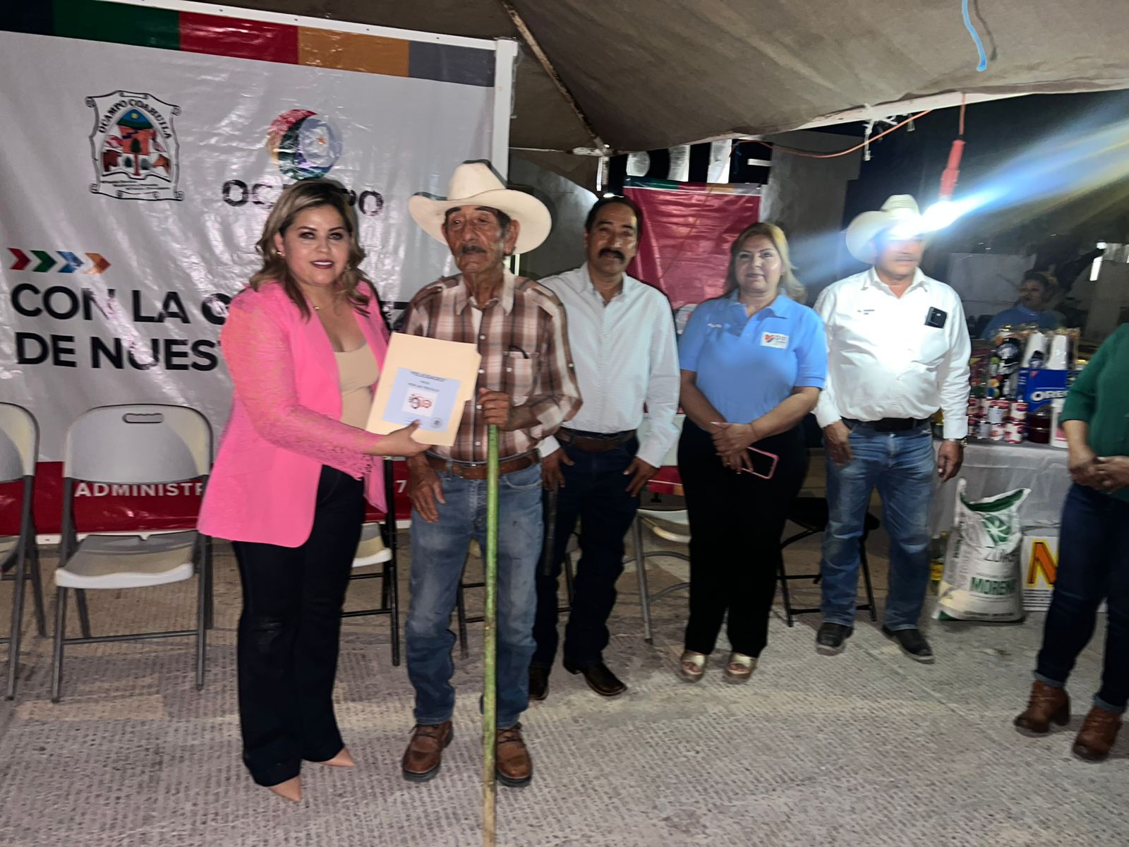 Apoya Adriana Valdéz a emprendedores locales