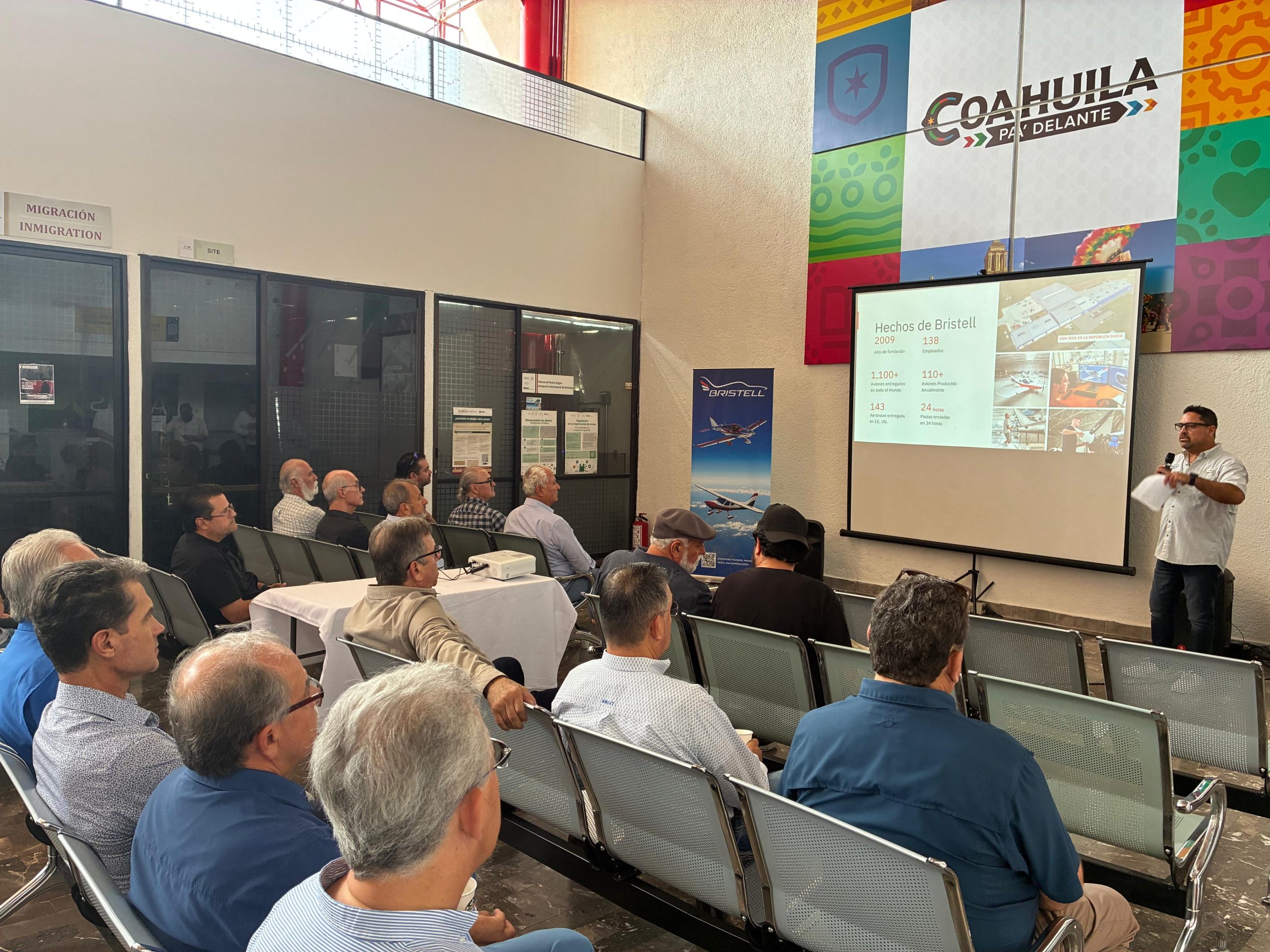 Presenta Grupo Bristell avionetas a empresarios
