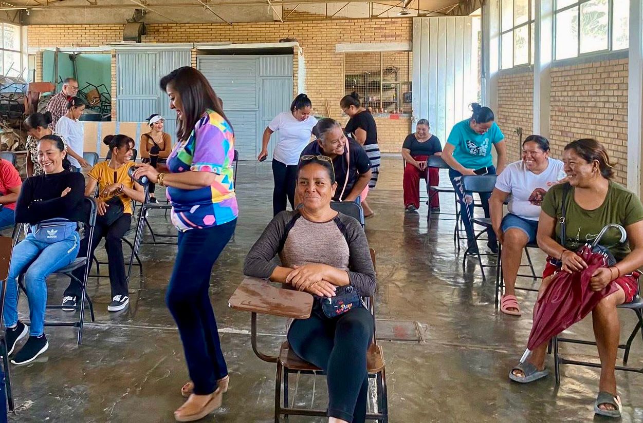 Fortalecen comunicación familiar y escolar en Paredón