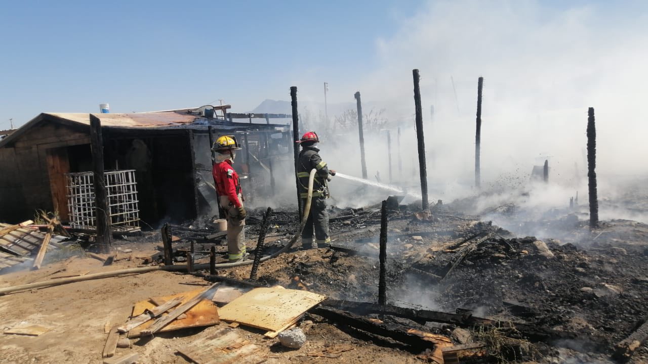 Arrasa incendio cuatro tejabanes