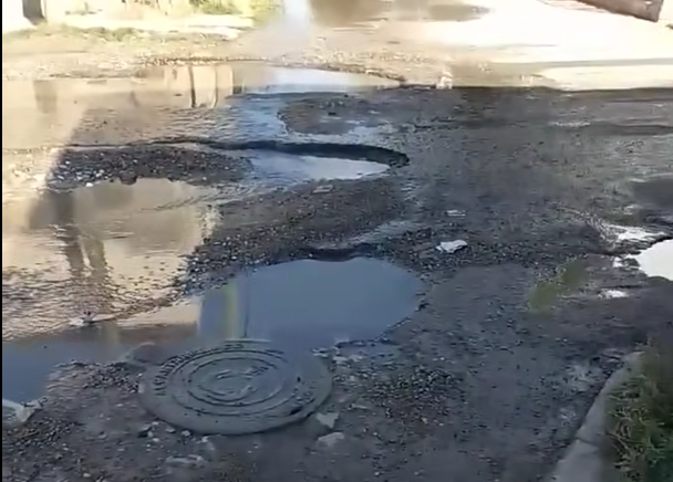 Denuncian vecinos fuga de aguas negras en NR