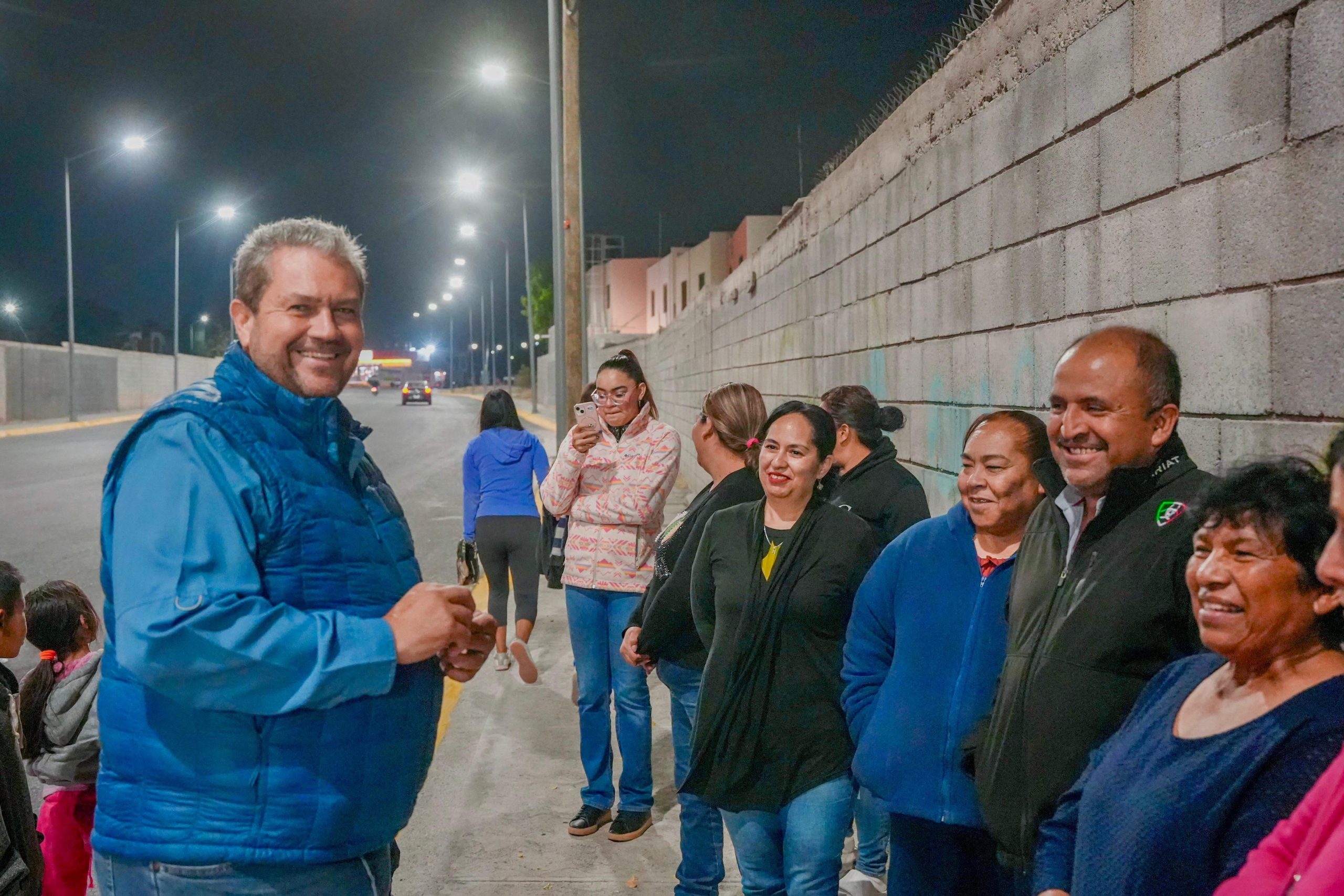 Estrenan alumbrado en colonia Revolución