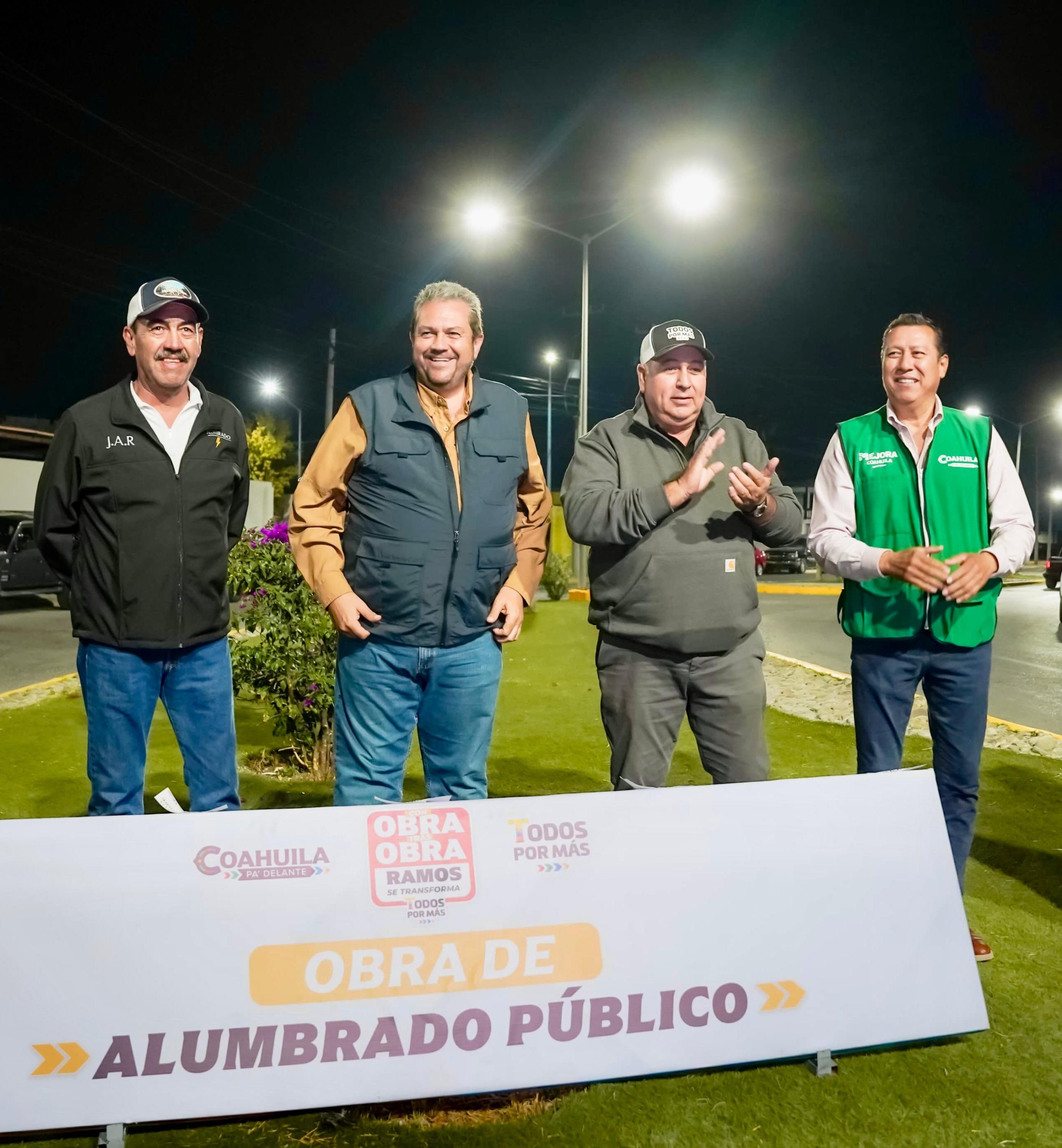 Entregan alumbrado público en El Cura