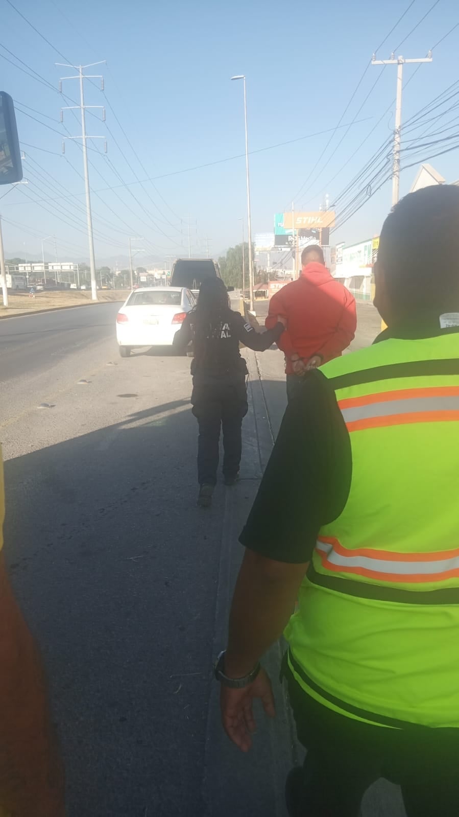 Lo detienen por rayar camión de Aquí Vamos