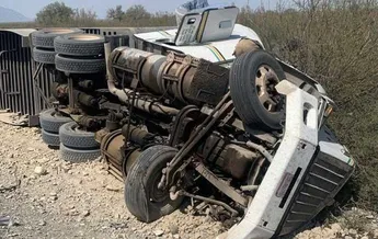 Vuelca tráiler en la Torreón-Saltillo