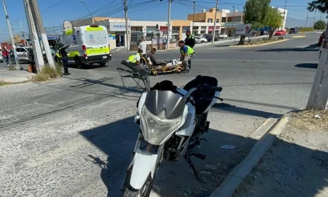 Embiste conductor a motociclista