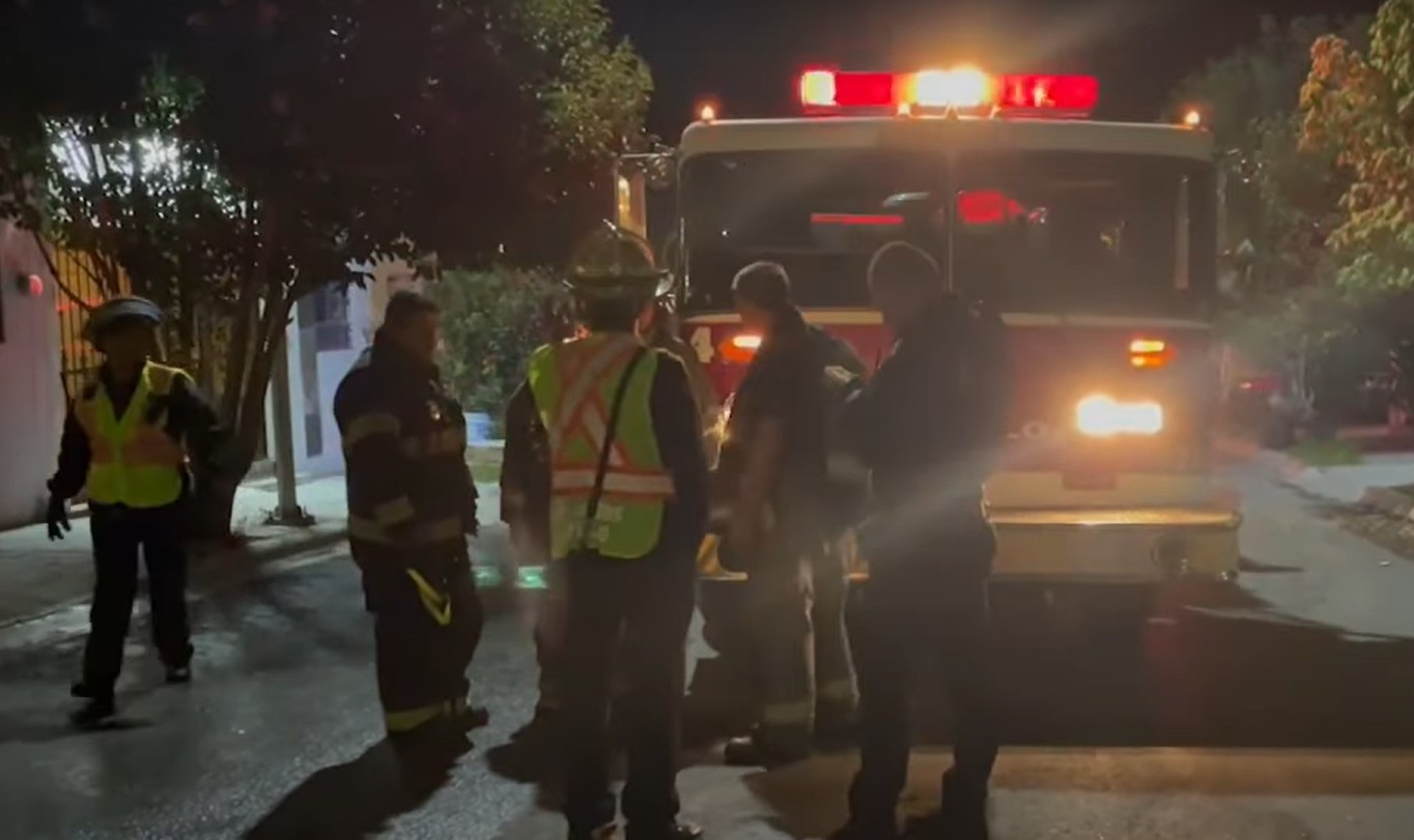 Incendio consume vivienda en Saltillo