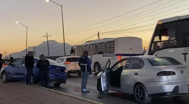 Aparatoso choque múltiple colapsa vialidad