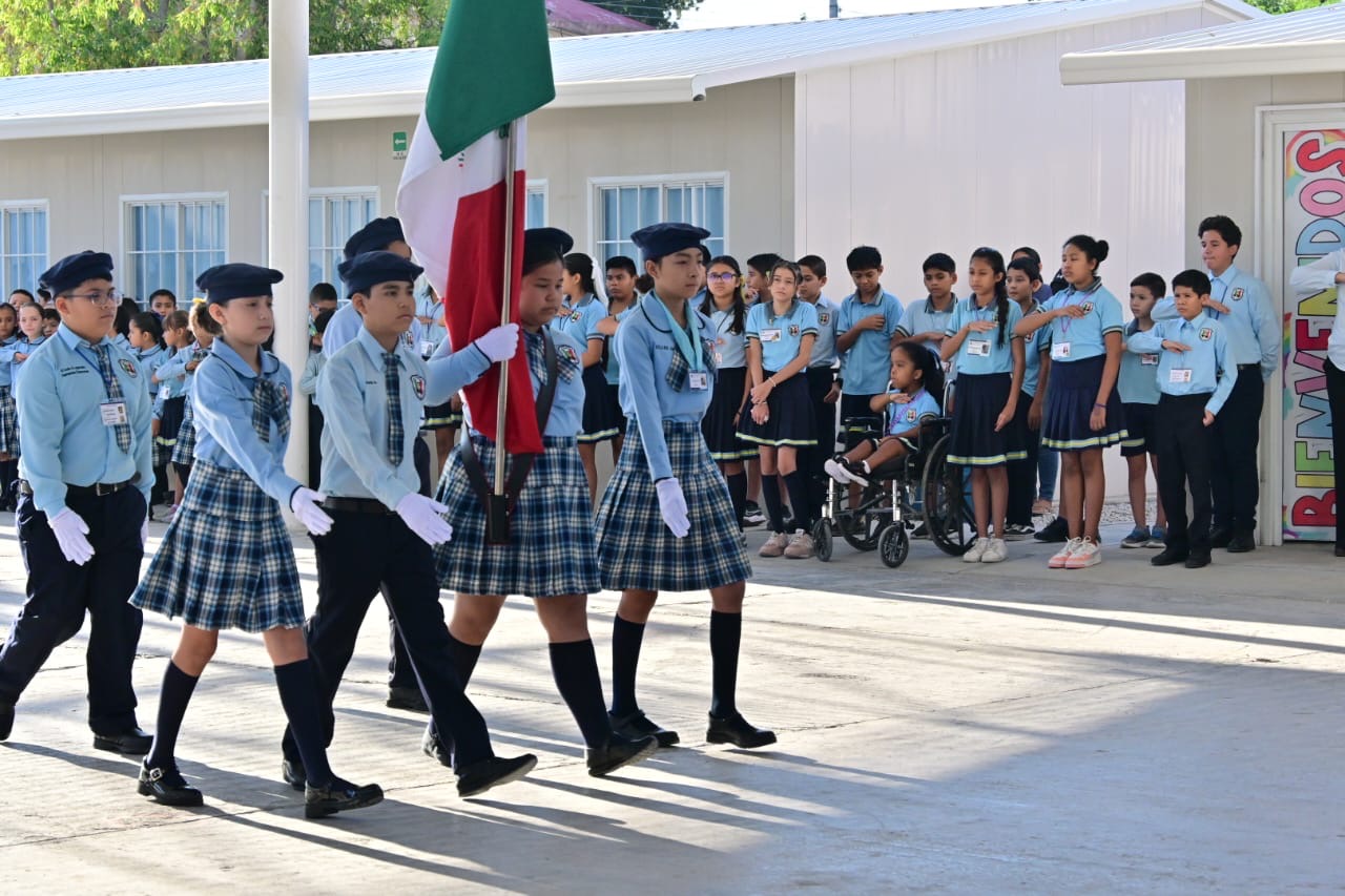 Preside Javier Lunes Cívico en la escuela Benito Juárez