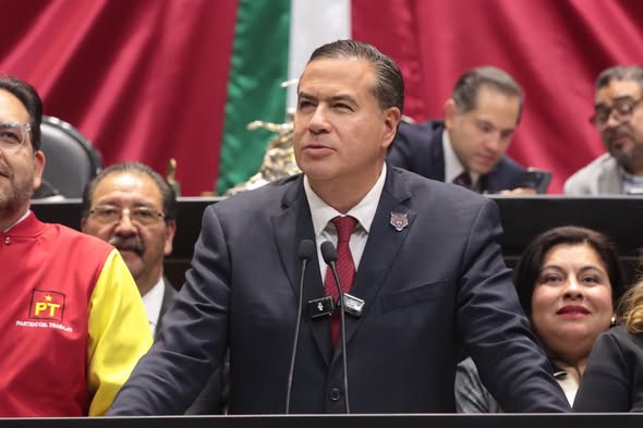 Denuncia Theo Kalionchiz agresión de Ricardo Mejía
