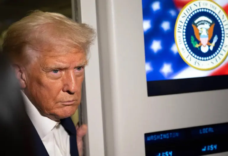 Aumenta Trump 10% de aranceles a Canadá