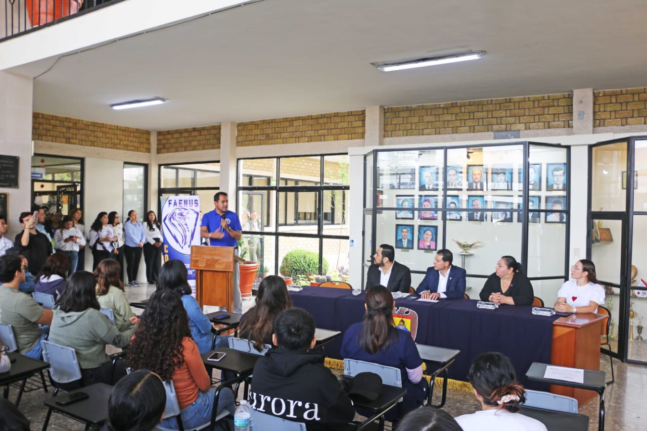 Entrega Rector mobiliario a Facultad de Enfermería
