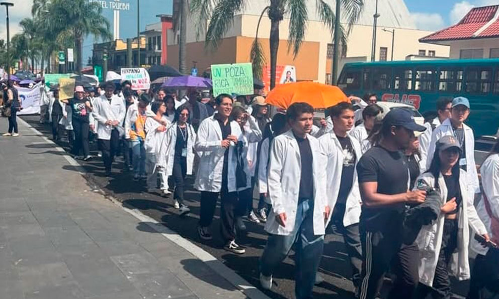 Marchan alumnos de la UV en cuatro ciudades; exigen justicia