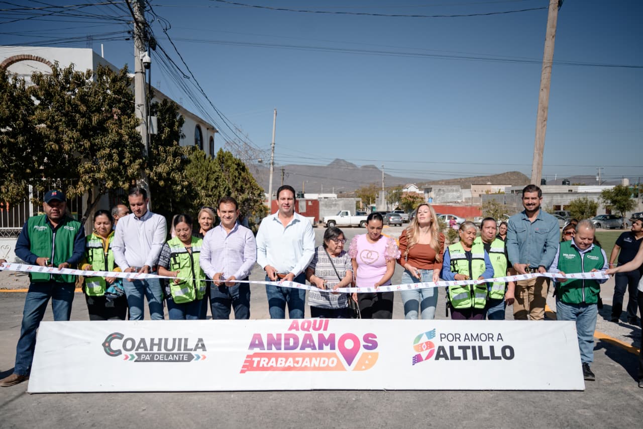 Sigue entregando obras de pavimentación Javier Díaz