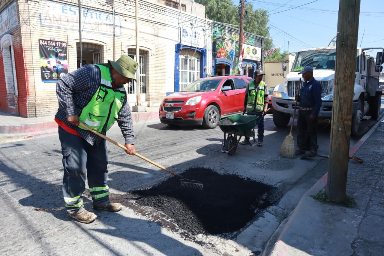 Siguen acciones de bacheo por todo Saltillo