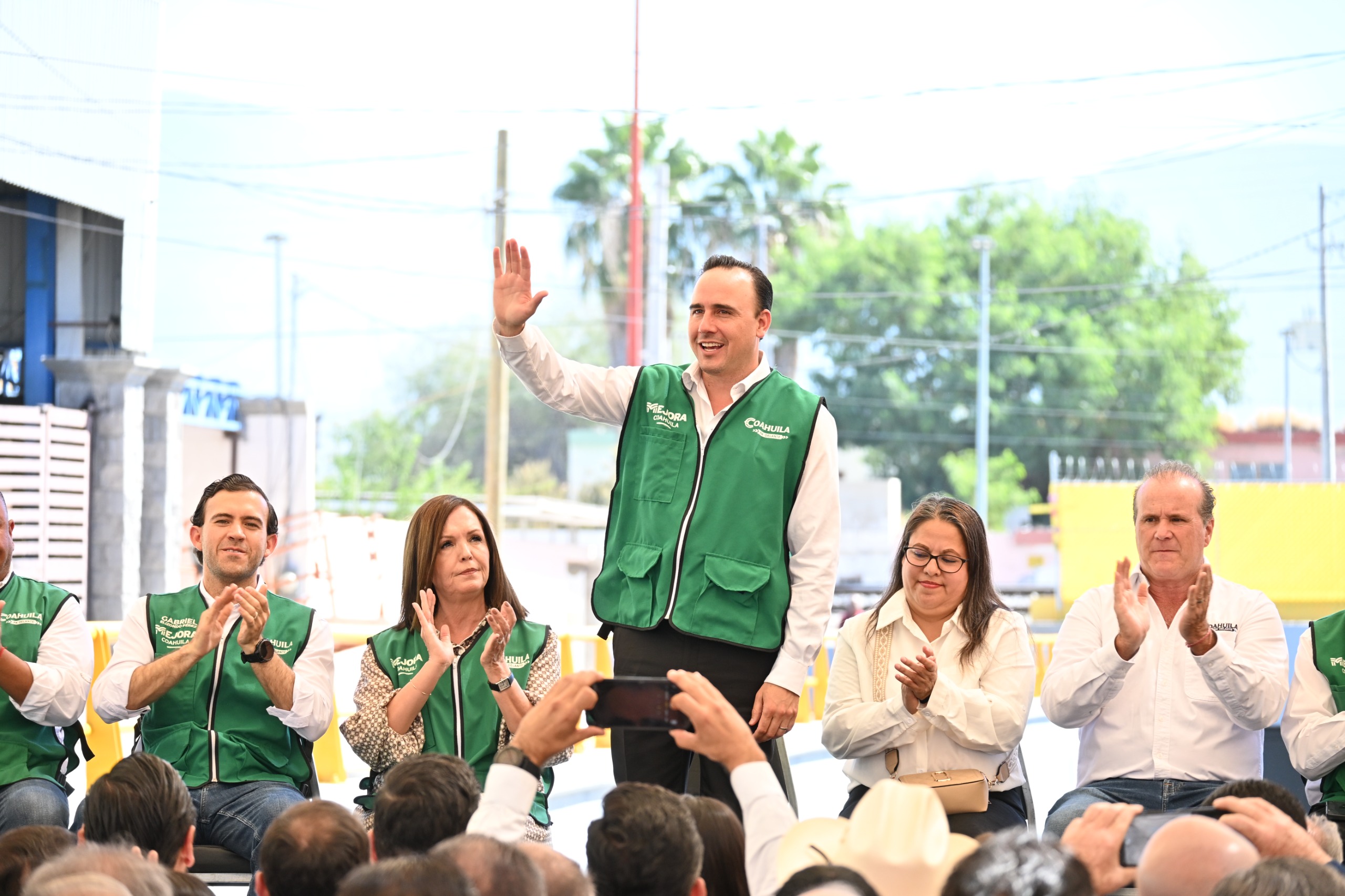 Manolo Jiménez y Sari Pérez inauguran el Par Vial Almadén–Coahuila