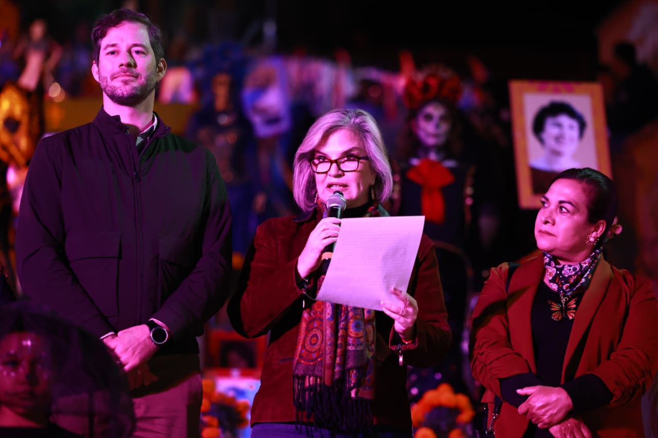 Inauguran altar “Homenaje a Nuestros Fieles Difuntos”, en escalinatas de Santa Anita